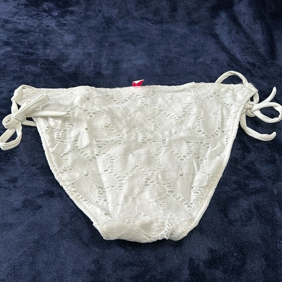 White Victorias Secret White Bottoms - Picture 3 of 4